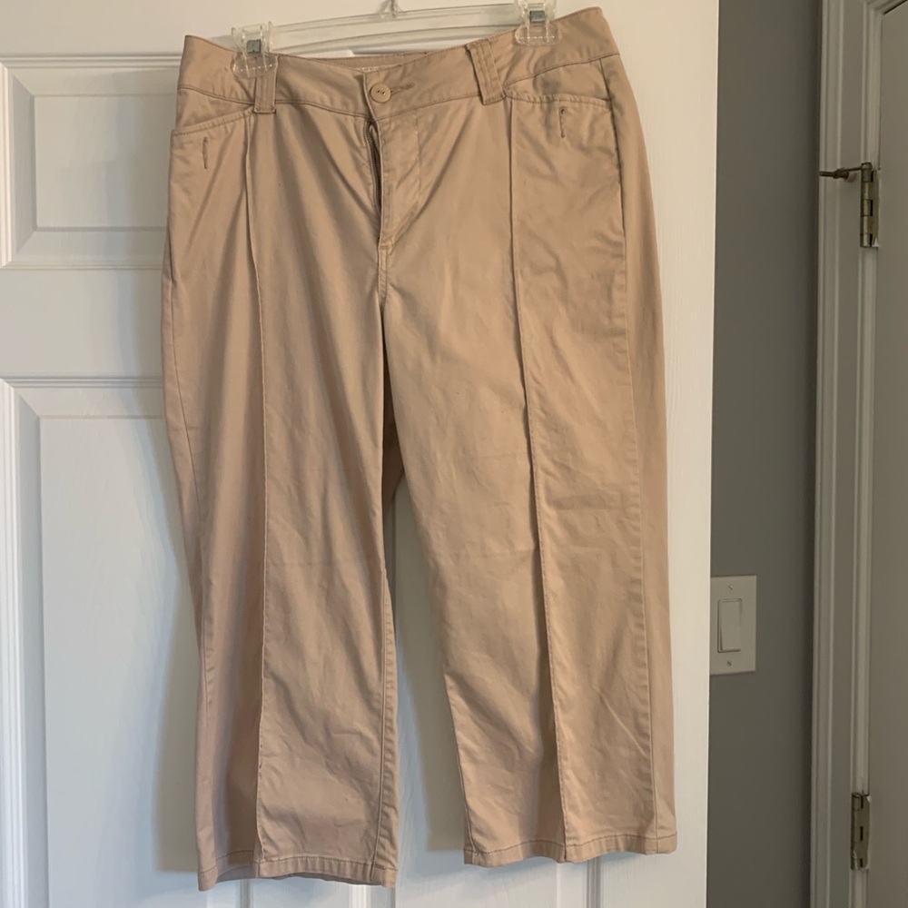 APT9 khaki capris